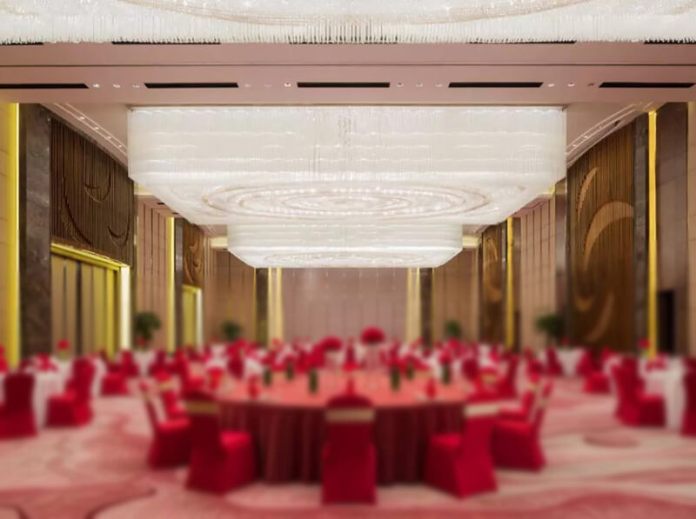 酒店現(xiàn)代吊燈，現(xiàn)代風(fēng)格酒店宴會廳燈具